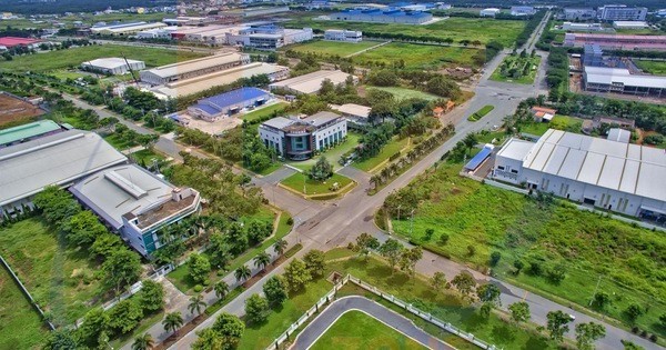 Thủ tục hải quan bán hàng vào khu chế xuất