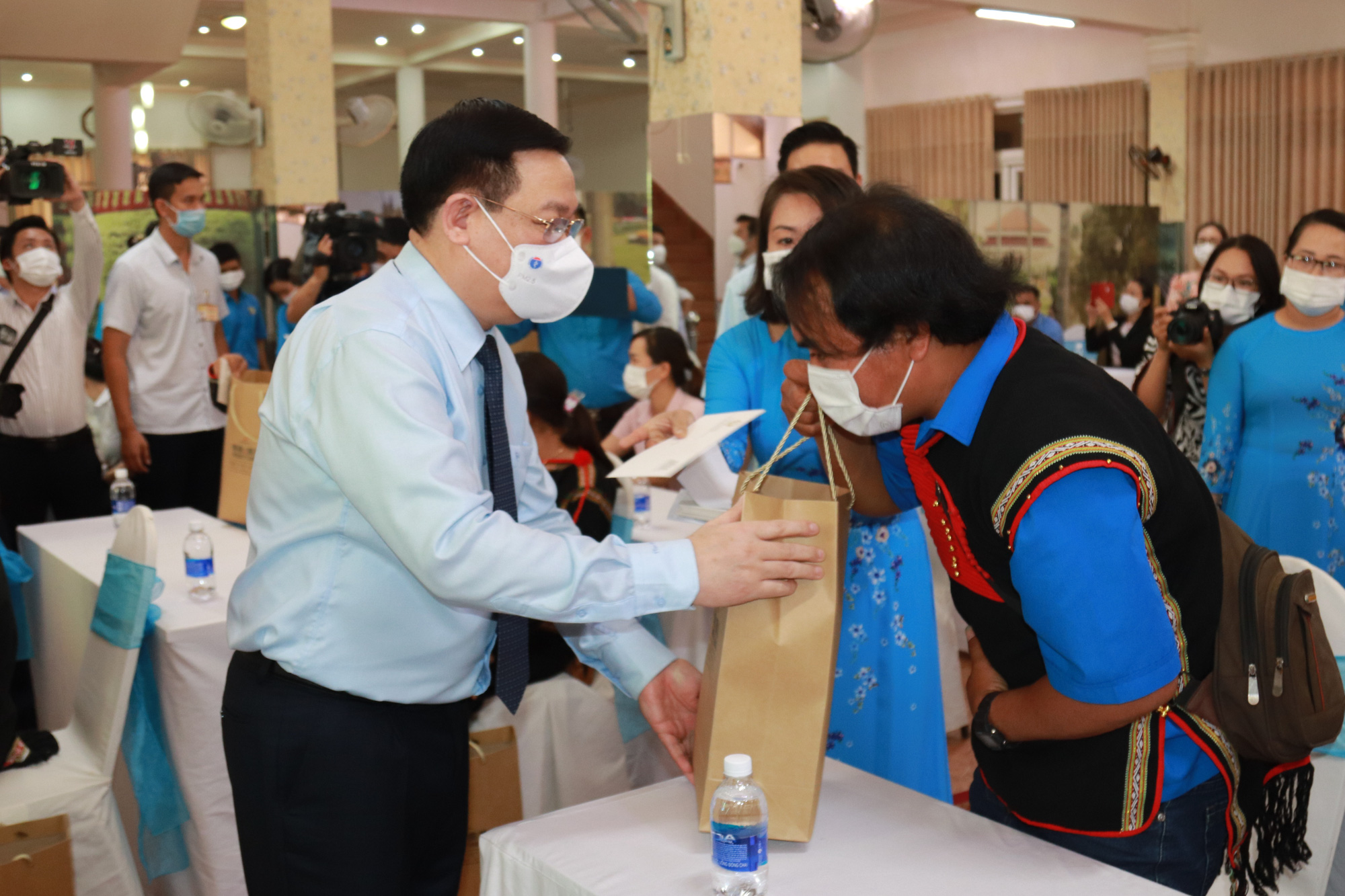 Đóng BHXH trong thời gian ngừng việc vì Covid-19